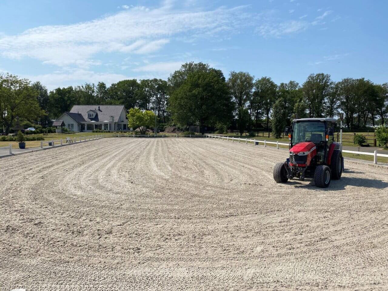 Onderhoud en renovatie van duurzame paardensportbodems door Equinorm